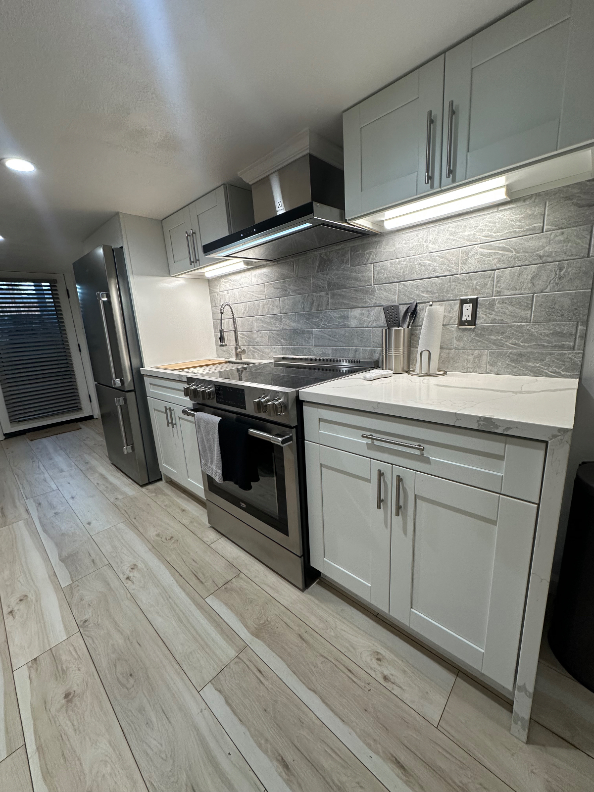 Cozy Newly Remodeled 2 bed 1 bathroom Basement - Photo 3
