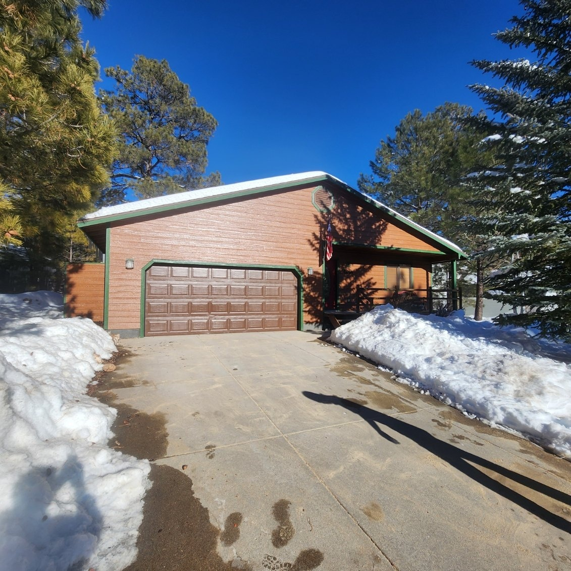 COZY CABIN THEMED RESIDENTIAL PROPERTY NEAR NAU, HOSPITAL, DOWNTOWN FLAGSTAFF AND MORE....