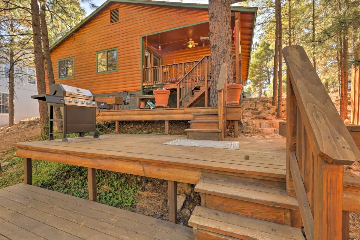 COZY CABIN THEMED RESIDENTIAL PROPERTY NEAR NAU, HOSPITAL, DOWNTOWN FLAGSTAFF AND MORE.... - Photo 4