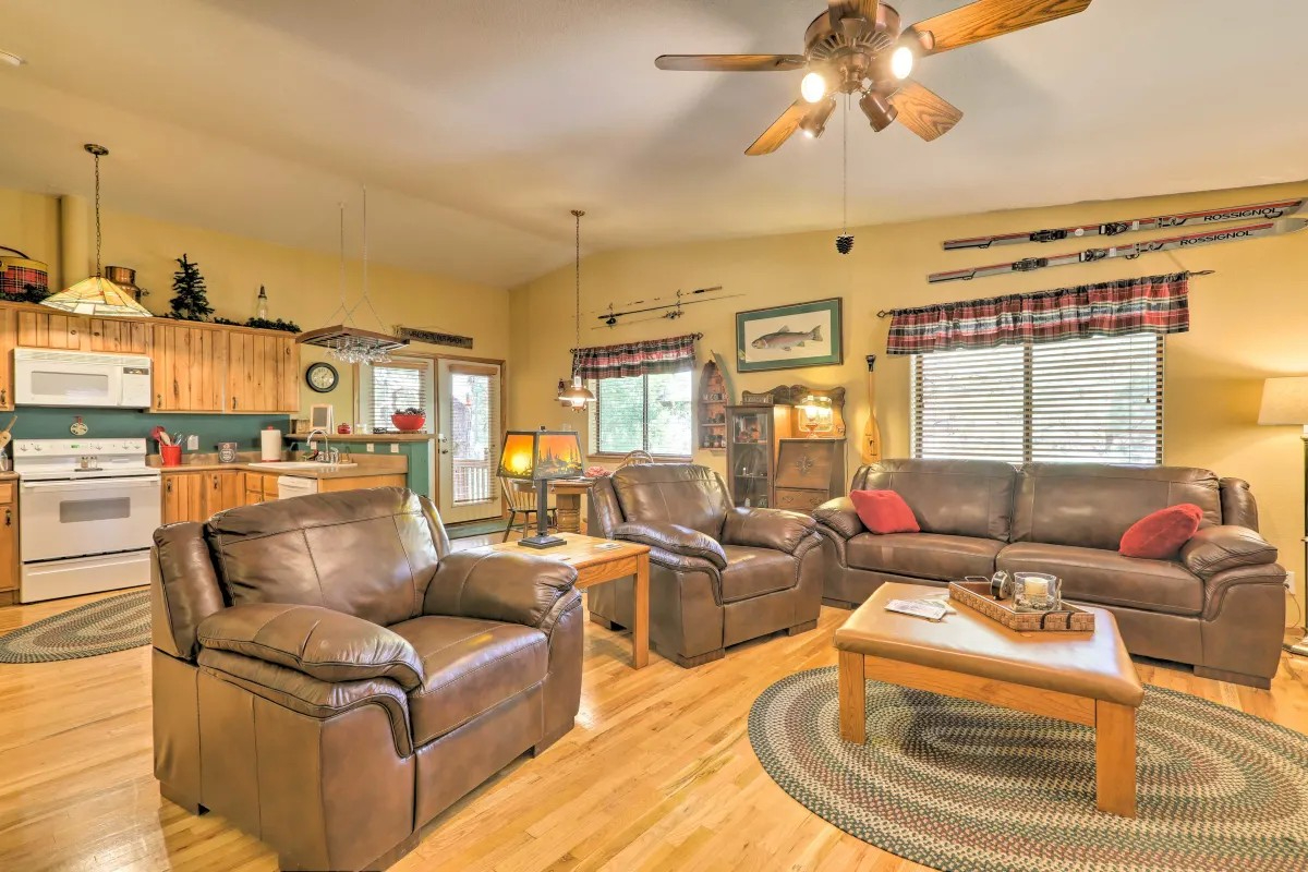 COZY CABIN THEMED RESIDENTIAL PROPERTY NEAR NAU, HOSPITAL, DOWNTOWN FLAGSTAFF AND MORE.... - Photo 9