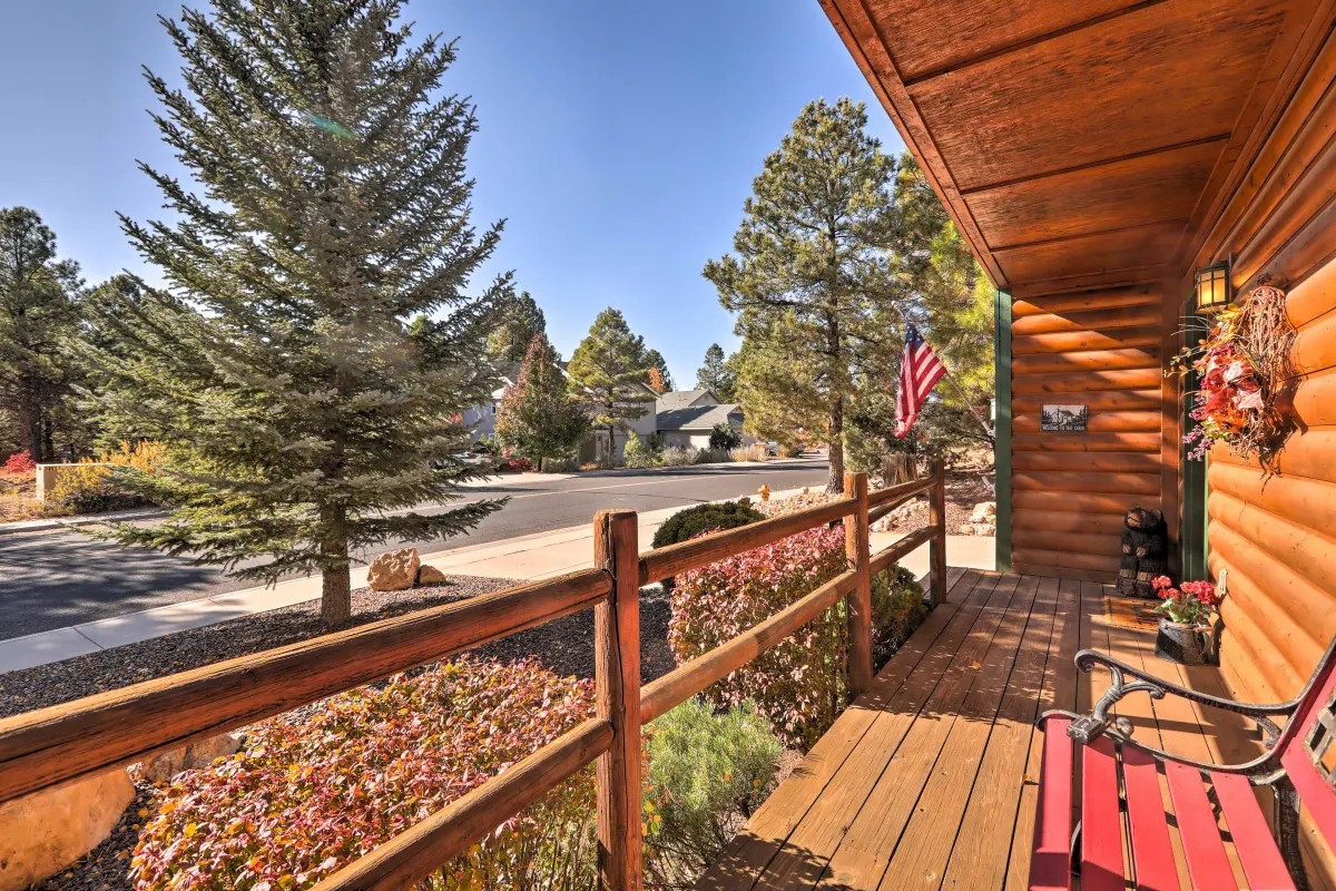 COZY CABIN THEMED RESIDENTIAL PROPERTY NEAR NAU, HOSPITAL, DOWNTOWN FLAGSTAFF AND MORE.... - Photo 12