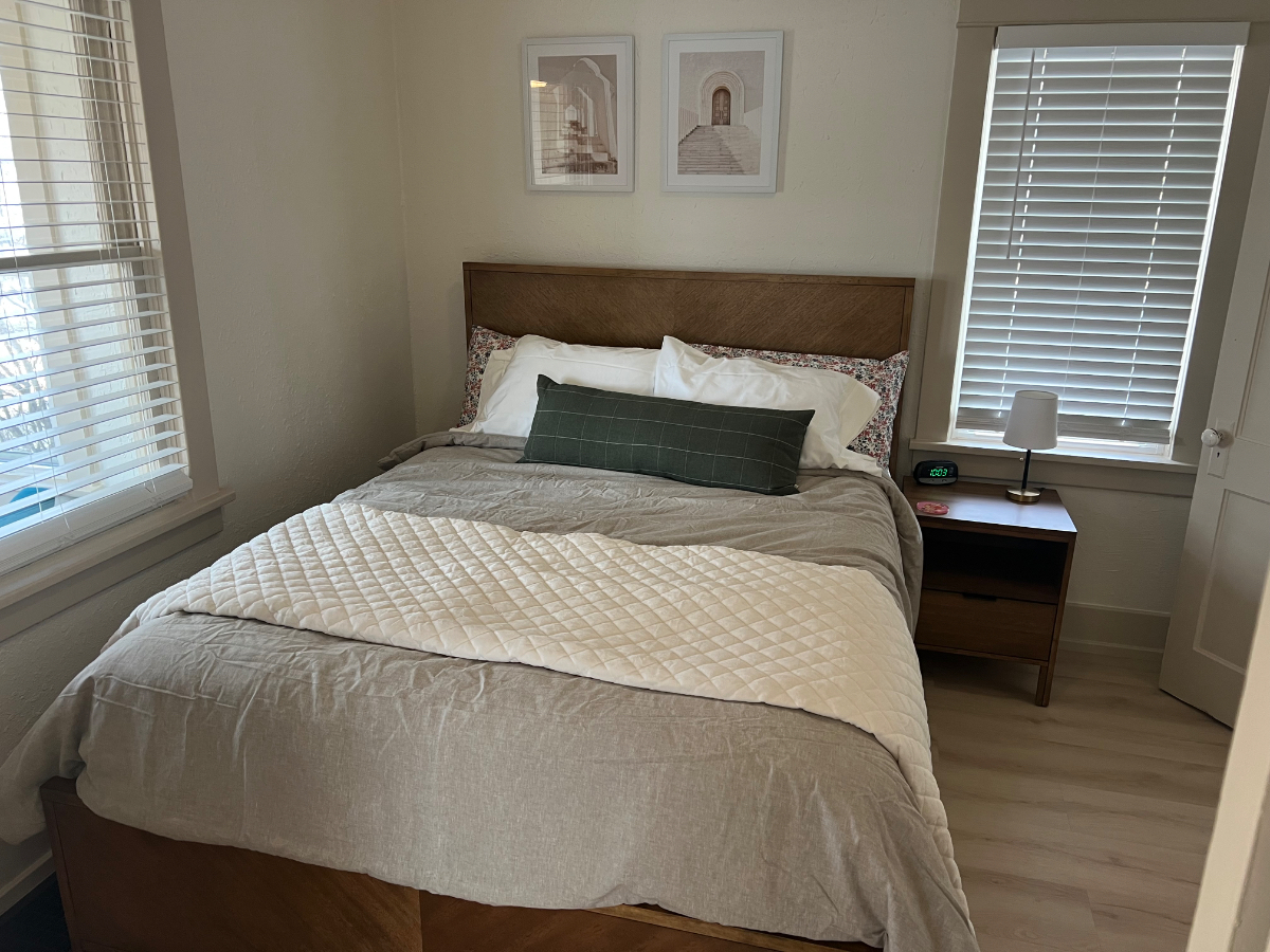 Cozy 2-bedroom house in charming Casper with WiFi, AC - Photo 4