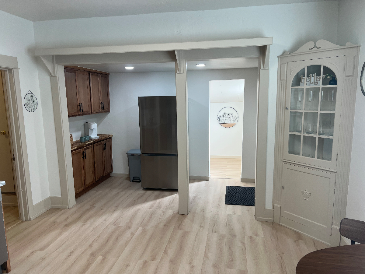 Cozy 2-bedroom house in charming Casper with WiFi, AC - Photo 8