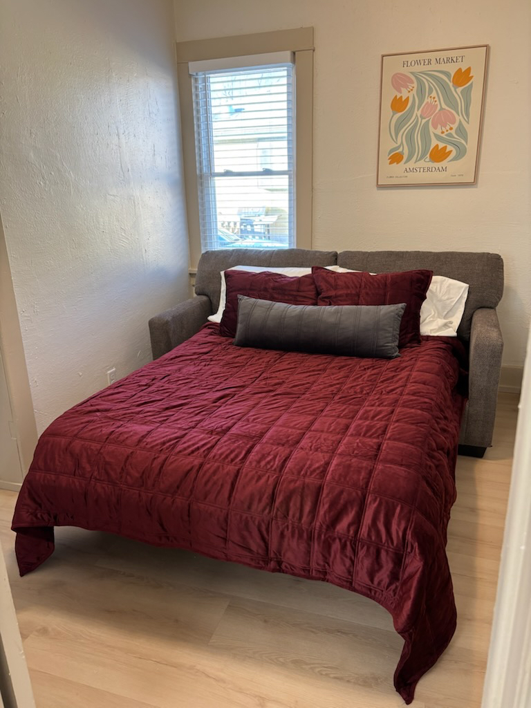 Cozy 2-bedroom house in charming Casper with WiFi, AC - Photo 9