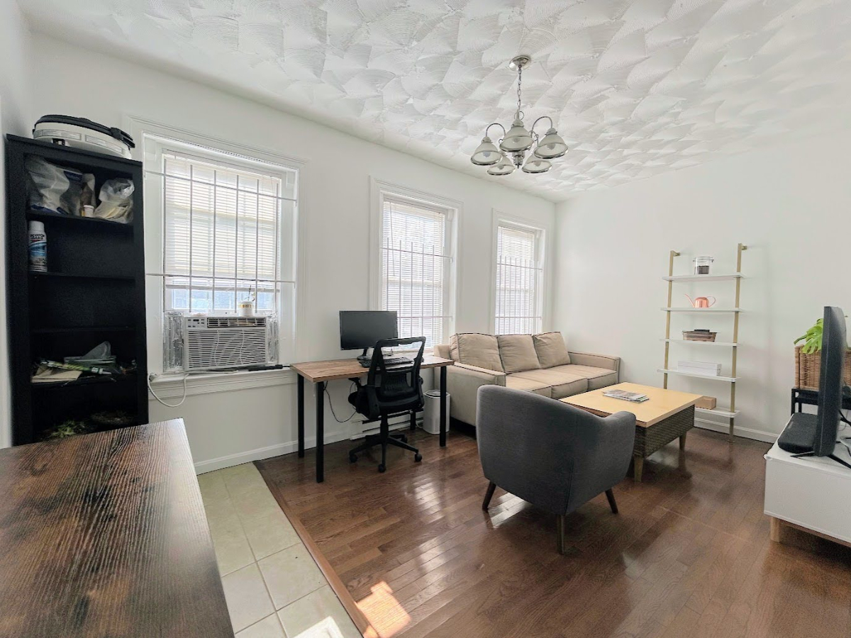 Capitol Hill - 1st Fl - 1 bed 1 bath - Photo 2