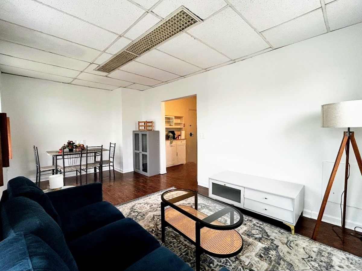 Capitol Hill - 1st Fl - 1 bed 1 bath - Photo 2