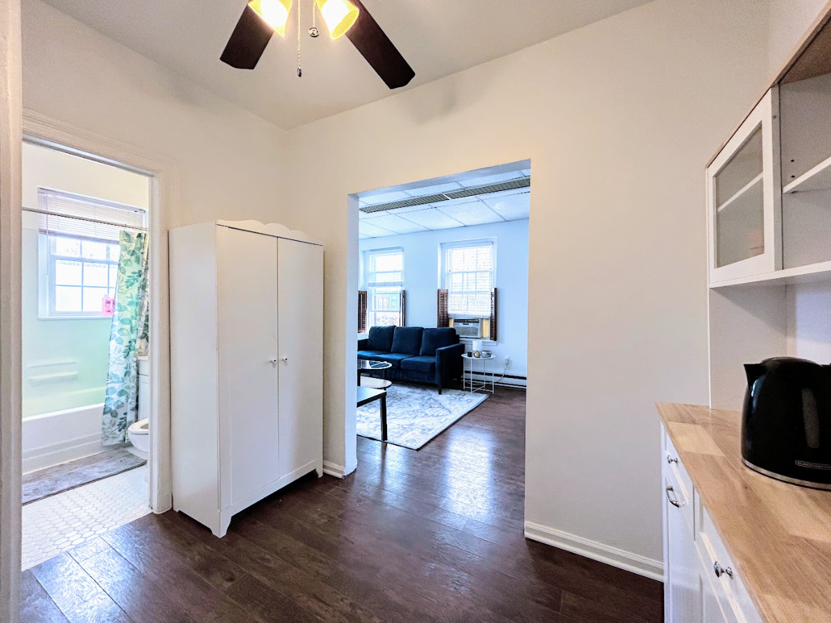 Capitol Hill - 1st Fl - 1 bed 1 bath - Photo 3