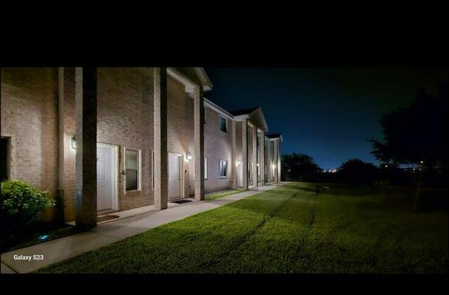 Beautiful apartment . Close to hospital, main streets (McColl, Nolana ,Jackson and easy access to th - Photo 3