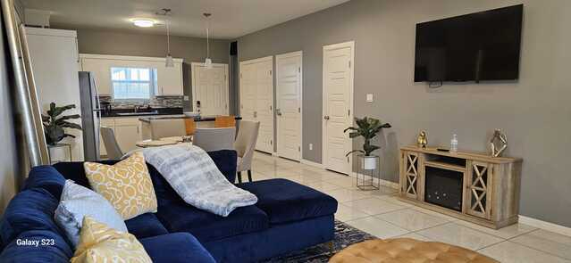Beautiful apartment . Close to hospital, main streets (McColl, Nolana ,Jackson and easy access to th - Photo 6