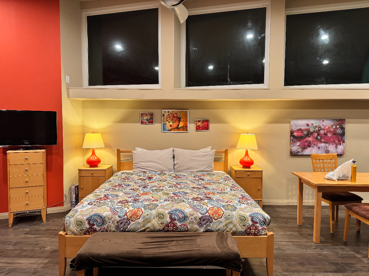 Furnished Studio in Central San Diego with High Ceilings & Balcony - Photo 3
