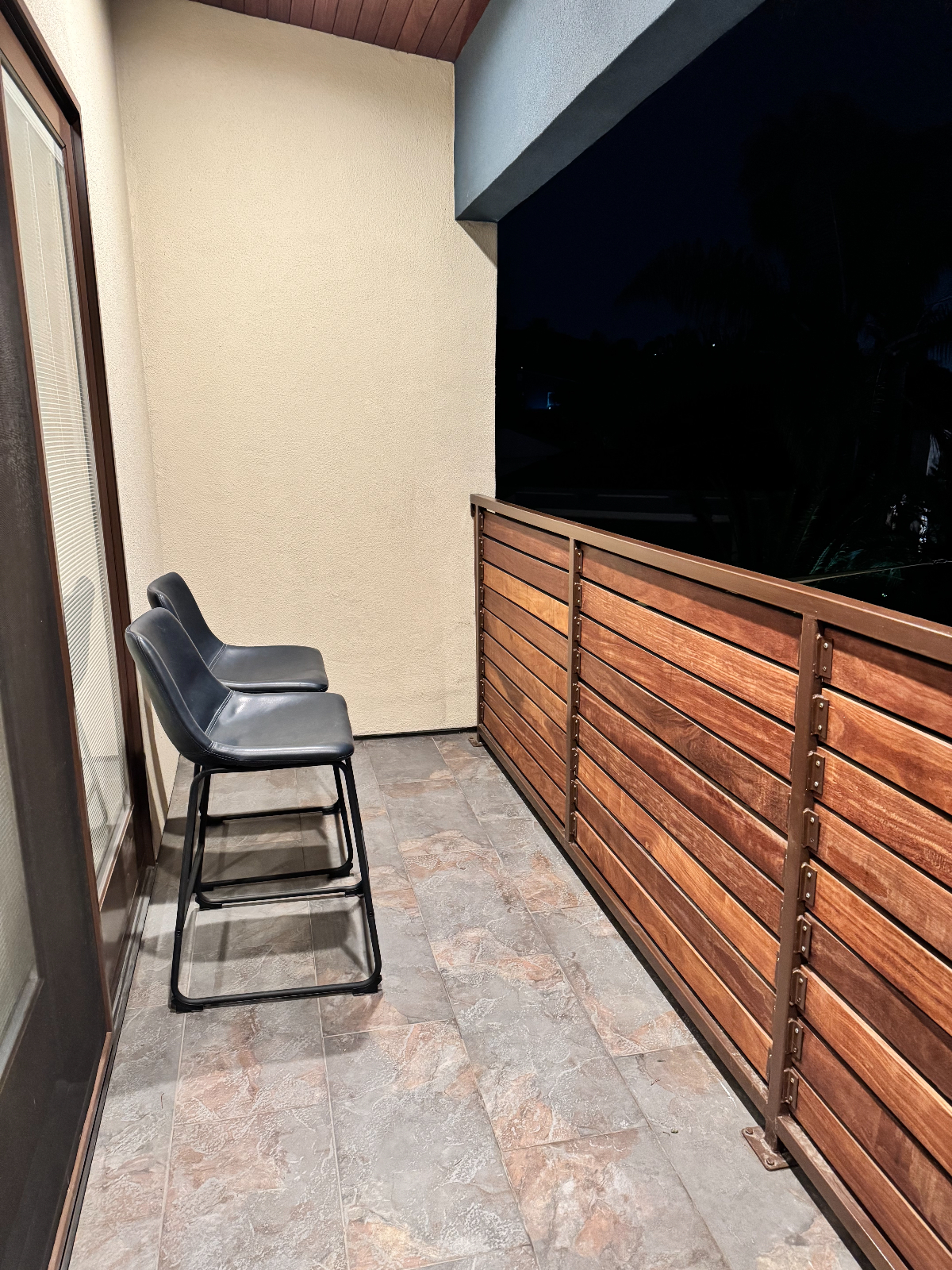 Furnished Studio in Central San Diego with High Ceilings & Balcony - Photo 4