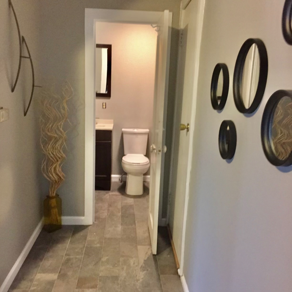 Updated & Charming 1 Bedroom Apt. in Historic Mansion near the lake - Photo 3