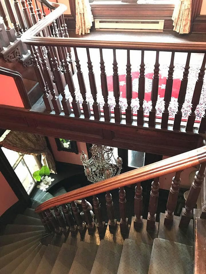 Updated  & Charming 1 Bedroom Apt. in Historic Mansion near the lake - Photo 8