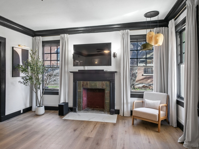 Brookstone Manor - Photo 3