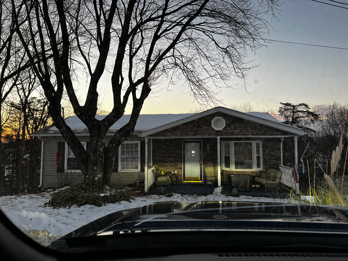 Cozy home near hospital - Photo 1