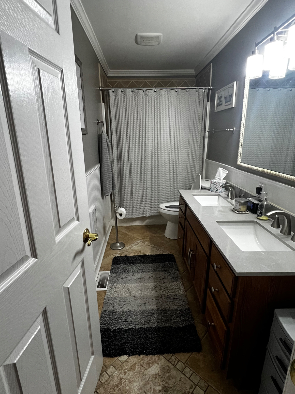 Cozy home near hospital - Photo 4
