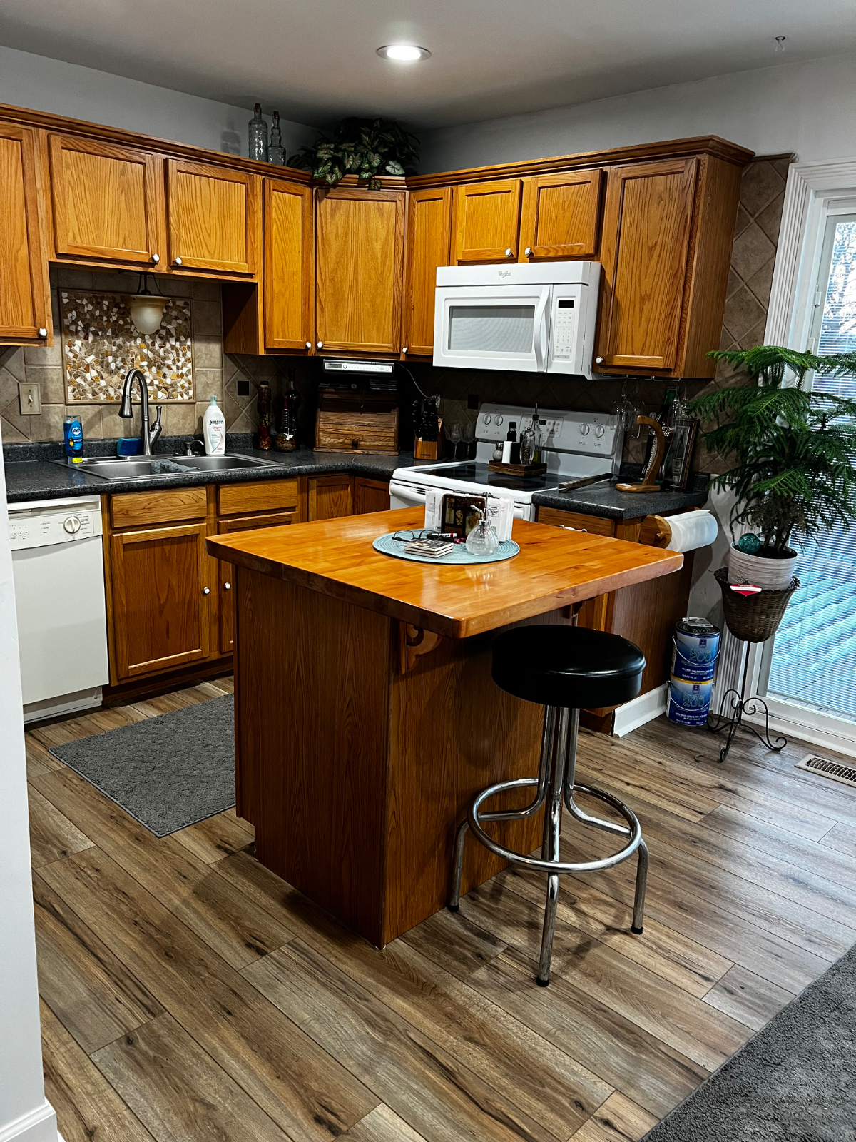 Cozy home near hospital - Photo 6