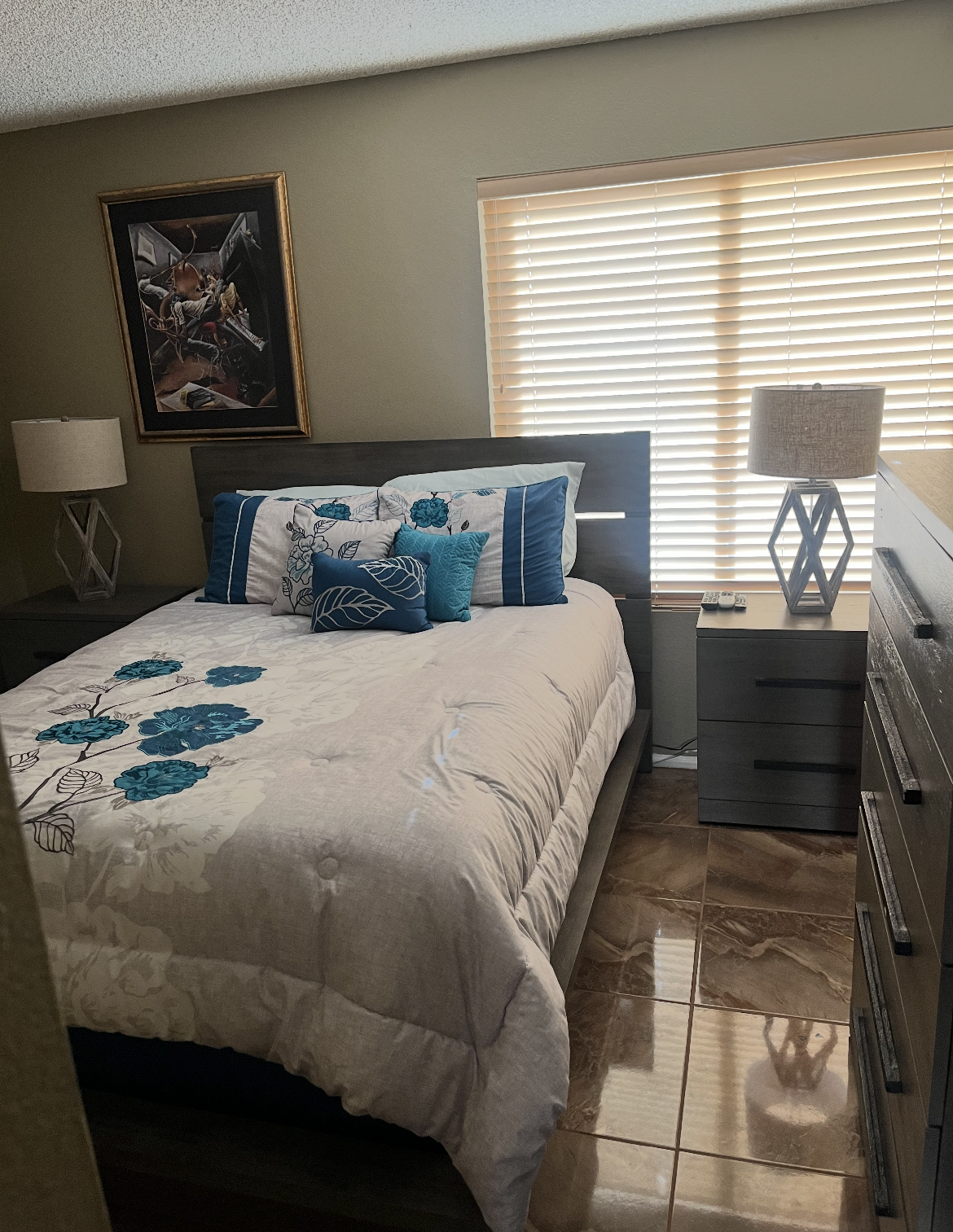 Tranquil Haven - Serene Room with Modern Amenities