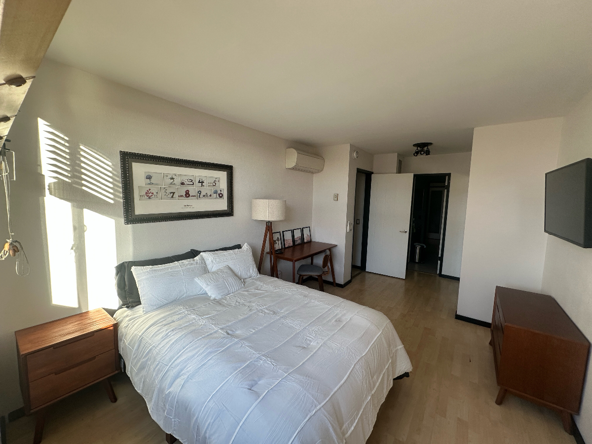 Private Room / Private Bath For Rent in Hollywood area - Photo 4