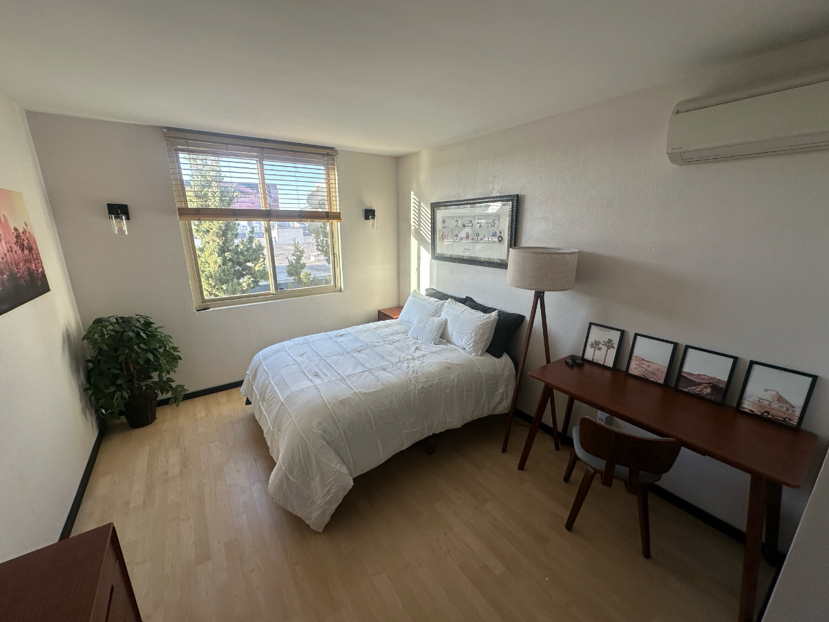 Private Room / Private Bath For Rent in Hollywood area - Photo 3