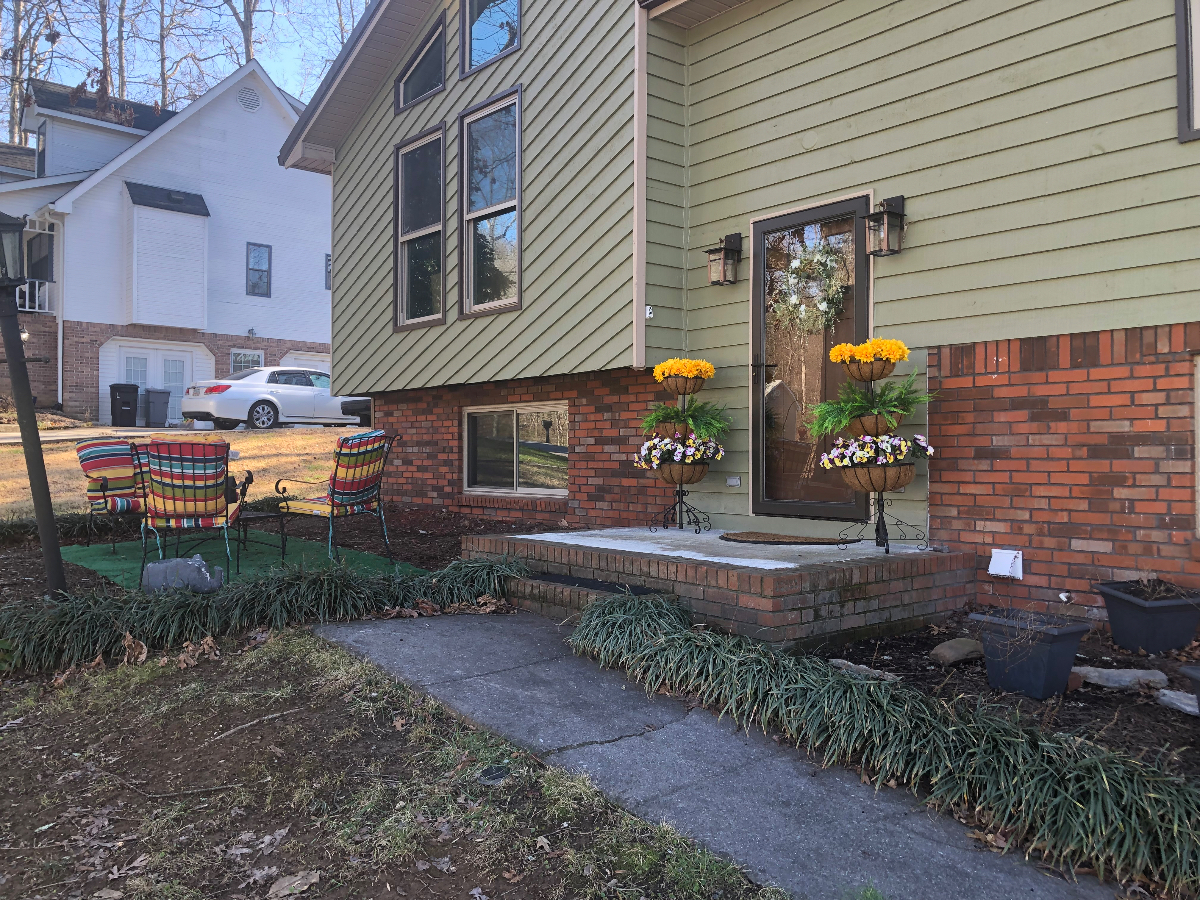 Newly renovated 2 BR/ 2 BA with breathtaking views