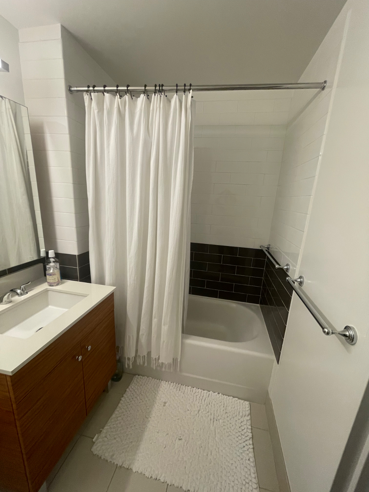 Manhattan - Midtown West -  One Bedroom - Photo 6