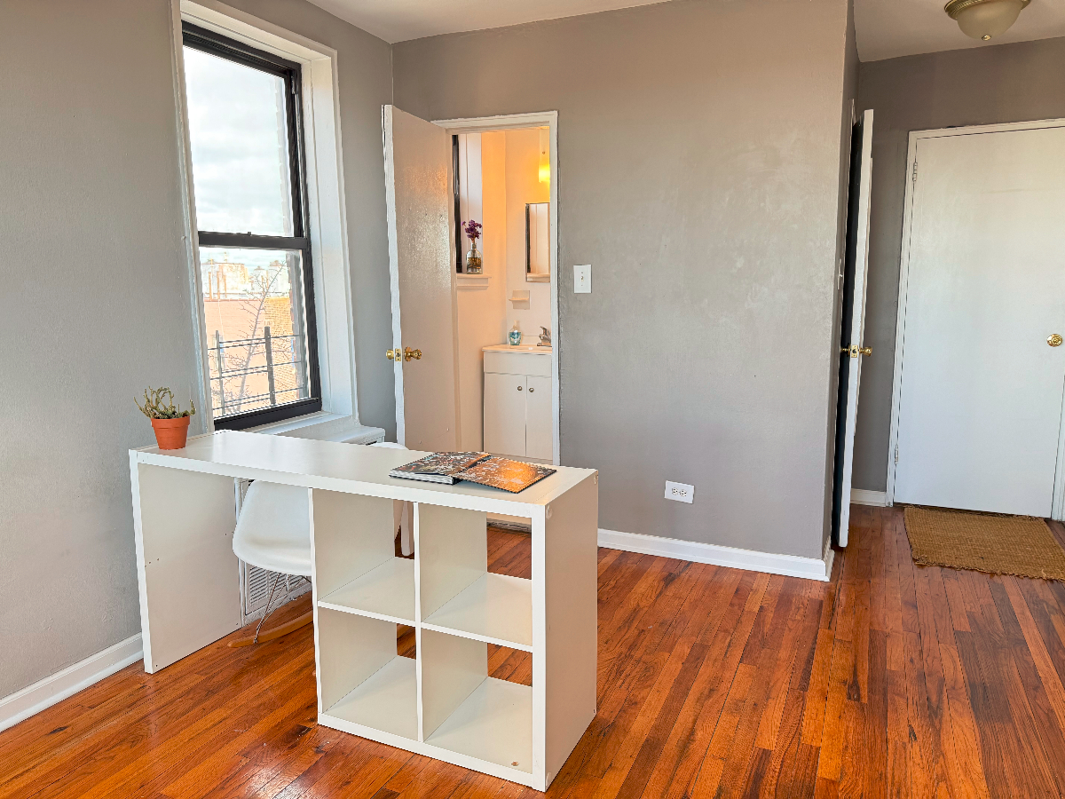 2 bedroom, Sun-filled apartment with views. Perfect for medical residents, doctors, traveling nurses - Photo 8
