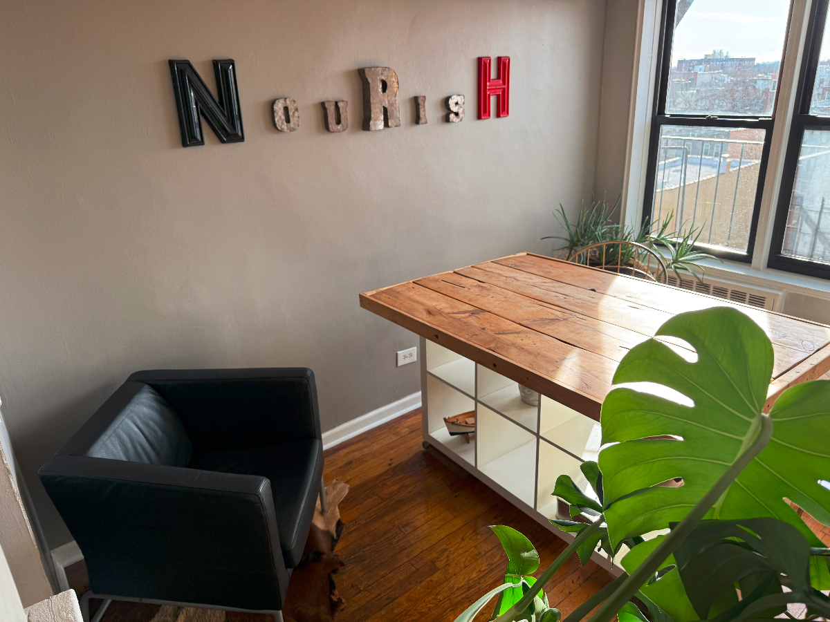 2 bedroom, Sun-filled apartment with views. Perfect for medical residents, doctors, traveling nurses - Photo 4