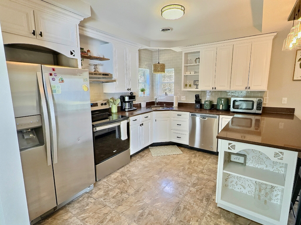 Modern Comfort Meets Serenity - 2BR Bungalow in Knoxville's Charming Bearden Neighborhood - Centrall - Photo 8
