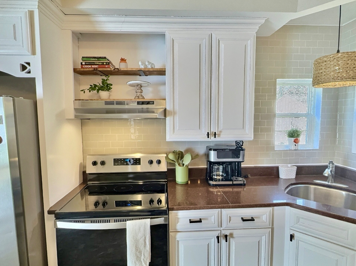 Modern Comfort Meets Serenity - 2BR Bungalow in Knoxville's Charming Bearden Neighborhood - Centrall - Photo 9