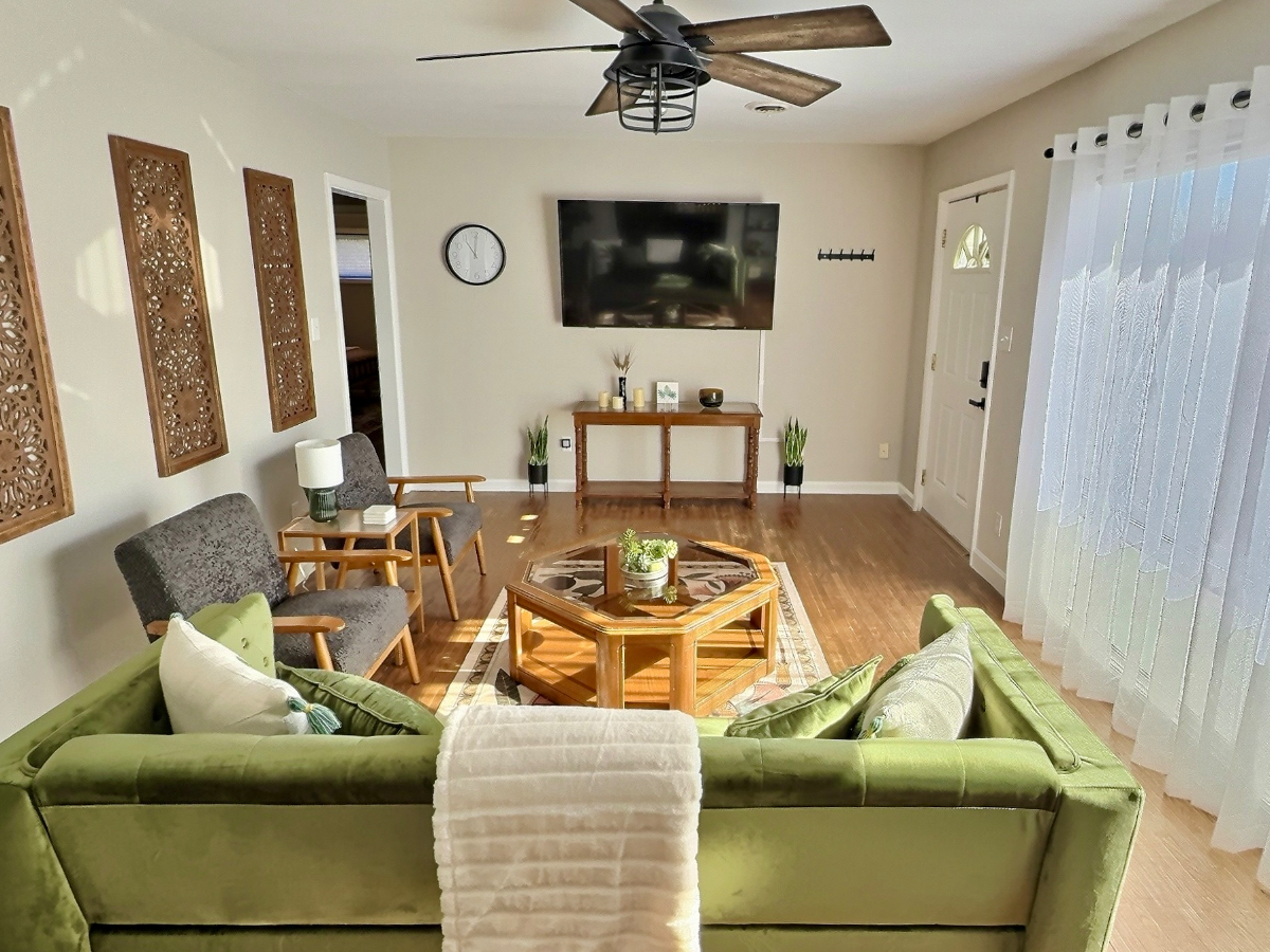 Modern Comfort Meets Serenity - 2BR Bungalow in Knoxville's Charming Bearden Neighborhood - Centrall - Photo 3
