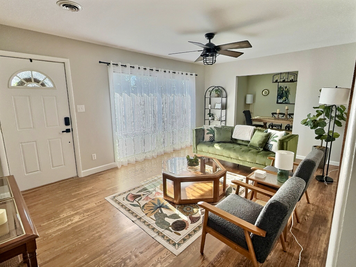 Modern Comfort Meets Serenity - 2BR Bungalow in Knoxville's Charming Bearden Neighborhood - Centrall - Photo 2