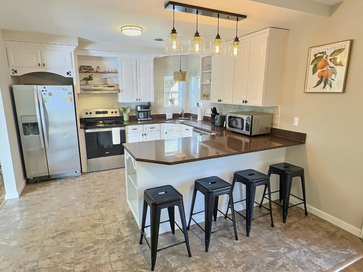 Modern Comfort Meets Serenity - 2BR Bungalow in Knoxville's Charming Bearden Neighborhood - Centrall - Photo 7