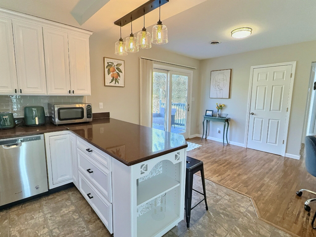 Modern Comfort Meets Serenity - 2BR Bungalow in Knoxville's Charming Bearden Neighborhood - Centrall - Photo 11