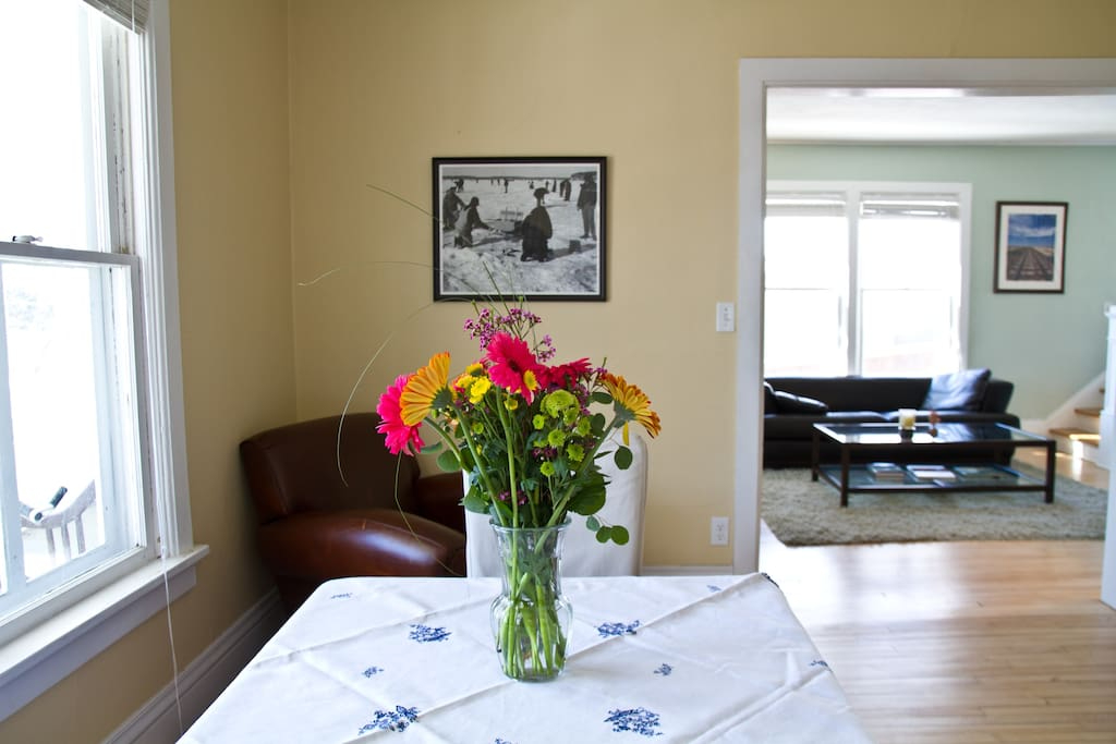 Charming & close to hospitals - Photo 3