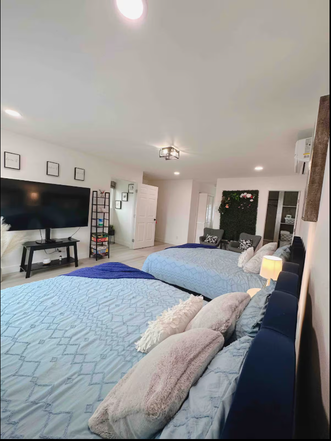 The Cozy Guest House w/ Private Entrance - Photo 6