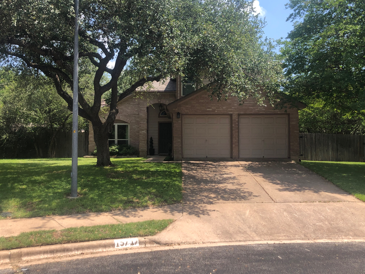 Private Room / Bath in North Austin close to St David RR Med Center - Photo 1
