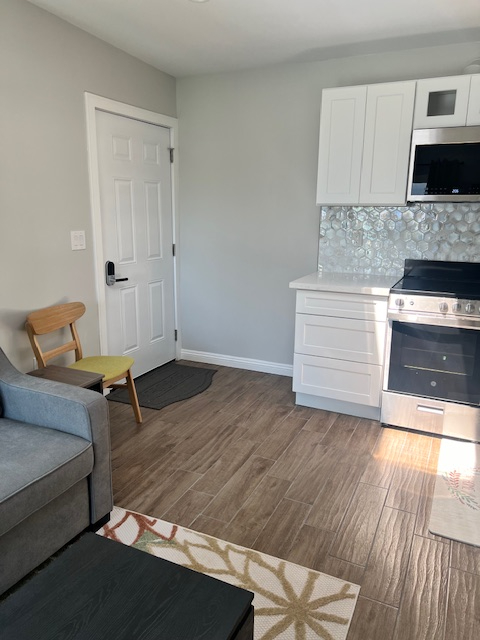 Modern and Centrally Located 1BD/1BA ADU Oasis in LA - Utilities and Amenities Included - Photo 1