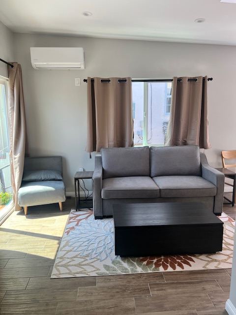 Modern and Centrally Located 1BD/1BA ADU Oasis in LA - Utilities and Amenities Included - Photo 4