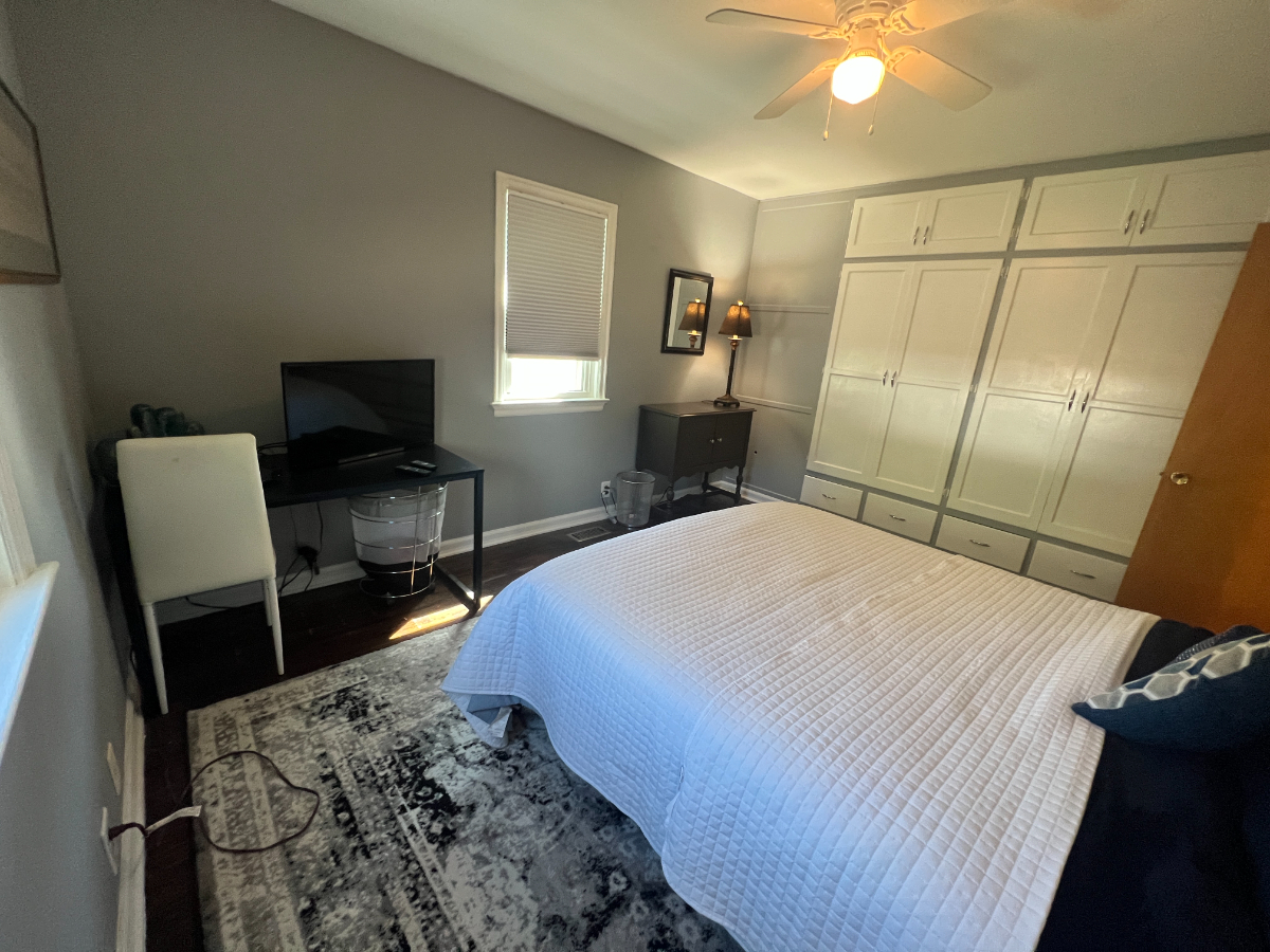Delightful 2-Bedroom Home with Modern Kitchen, Cozy Living Space, and Private Fenced Yard - Photo 12