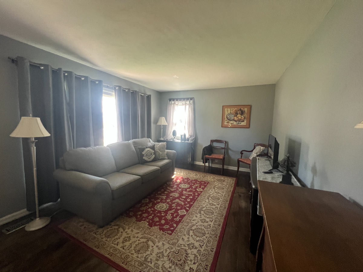 Delightful 2-Bedroom Home with Modern Kitchen, Cozy Living Space, and Private Fenced Yard - Photo 3