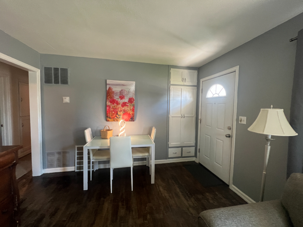 Delightful 2-Bedroom Home with Modern Kitchen, Cozy Living Space, and Private Fenced Yard - Photo 6