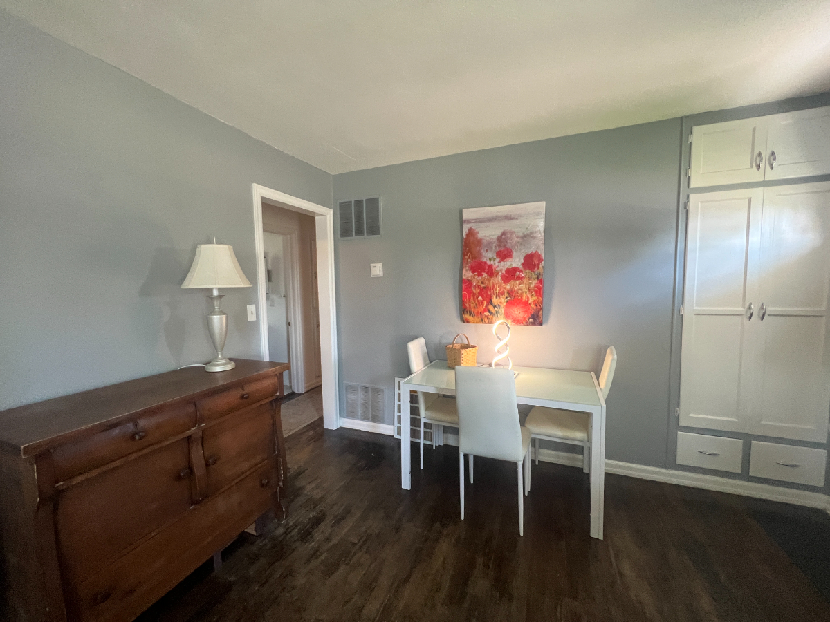 Delightful 2-Bedroom Home with Modern Kitchen, Cozy Living Space, and Private Fenced Yard - Photo 5