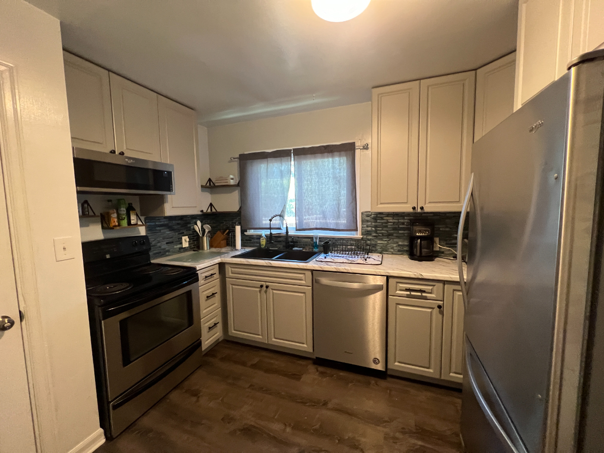 Delightful 2-Bedroom Home with Modern Kitchen, Cozy Living Space, and Private Fenced Yard - Photo 7