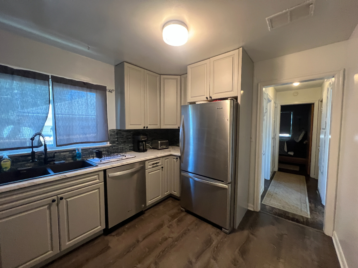 Delightful 2-Bedroom Home with Modern Kitchen, Cozy Living Space, and Private Fenced Yard - Photo 8