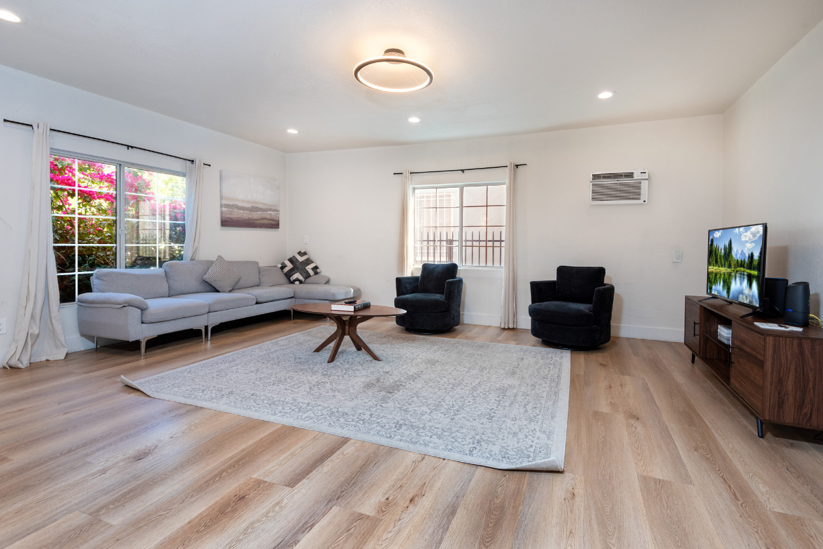 1527 Wooster
