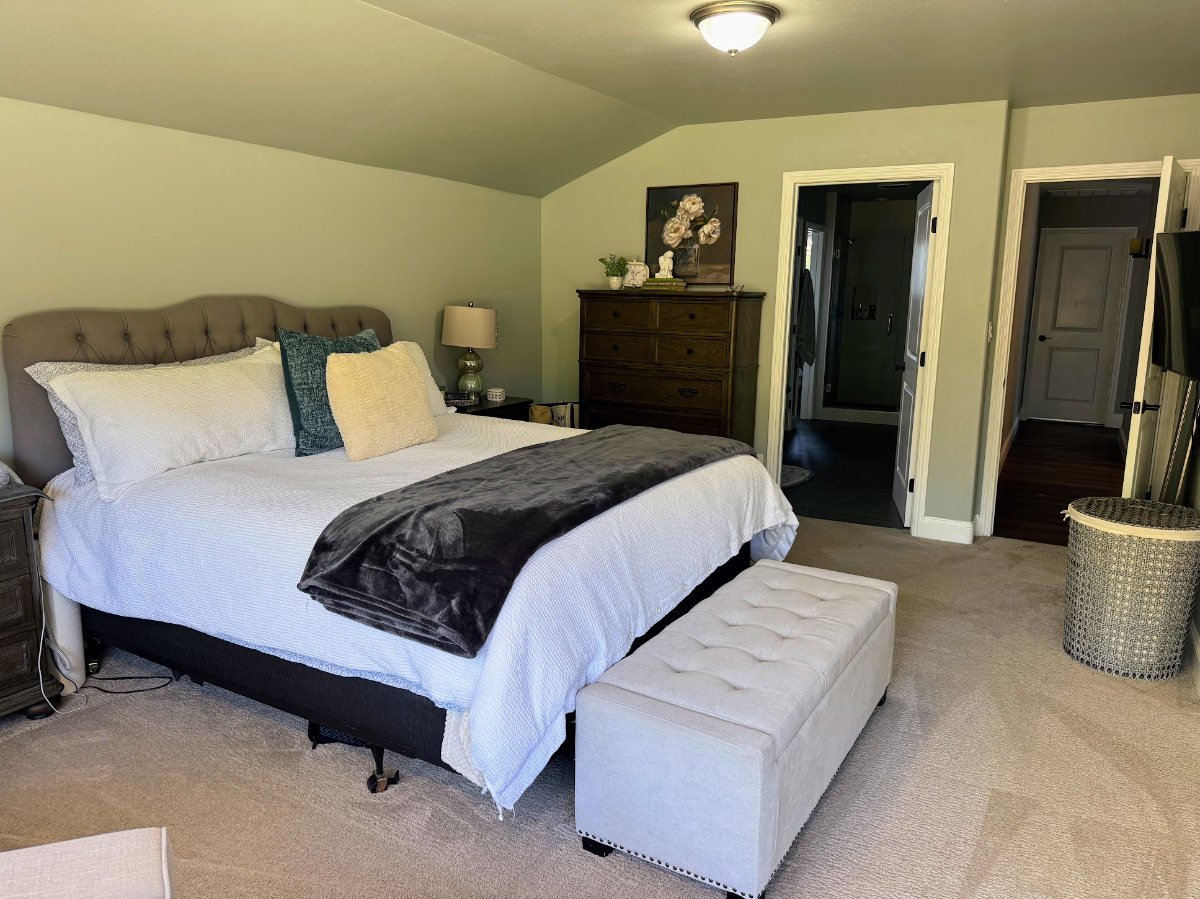 Coastal Bay Ho 3BR | Hot Tub + Outdoor Kitchen | WFH Office - Photo 4