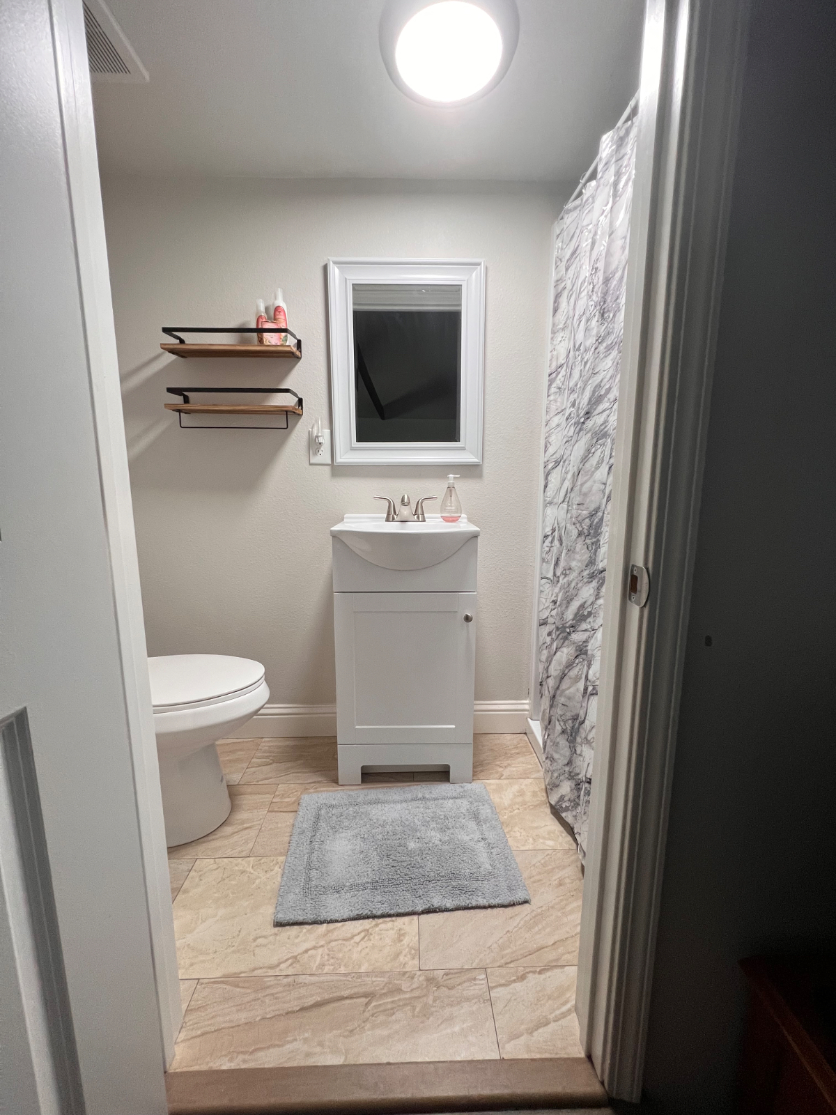 Spacious Studio Near I-5 - Photo 4