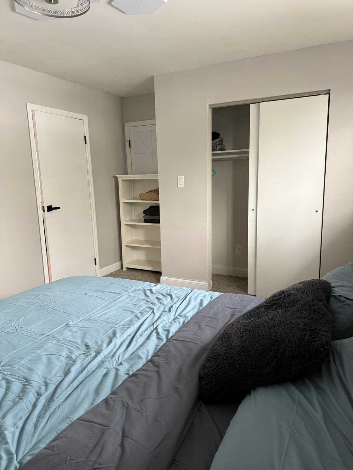Comfy 1BR Near Train Perfect for Traveling Professionals - Photo 6