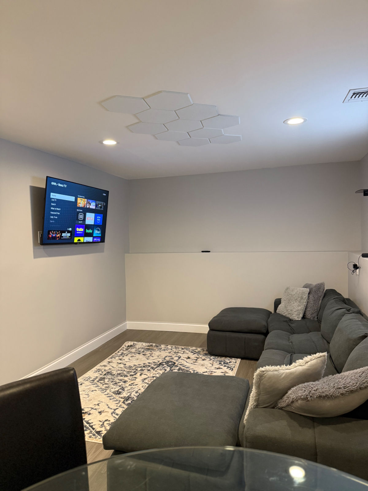 Comfy 1BR Near Train Perfect for Traveling Professionals - Photo 3